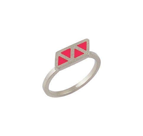 Triangle quatre stackable ring